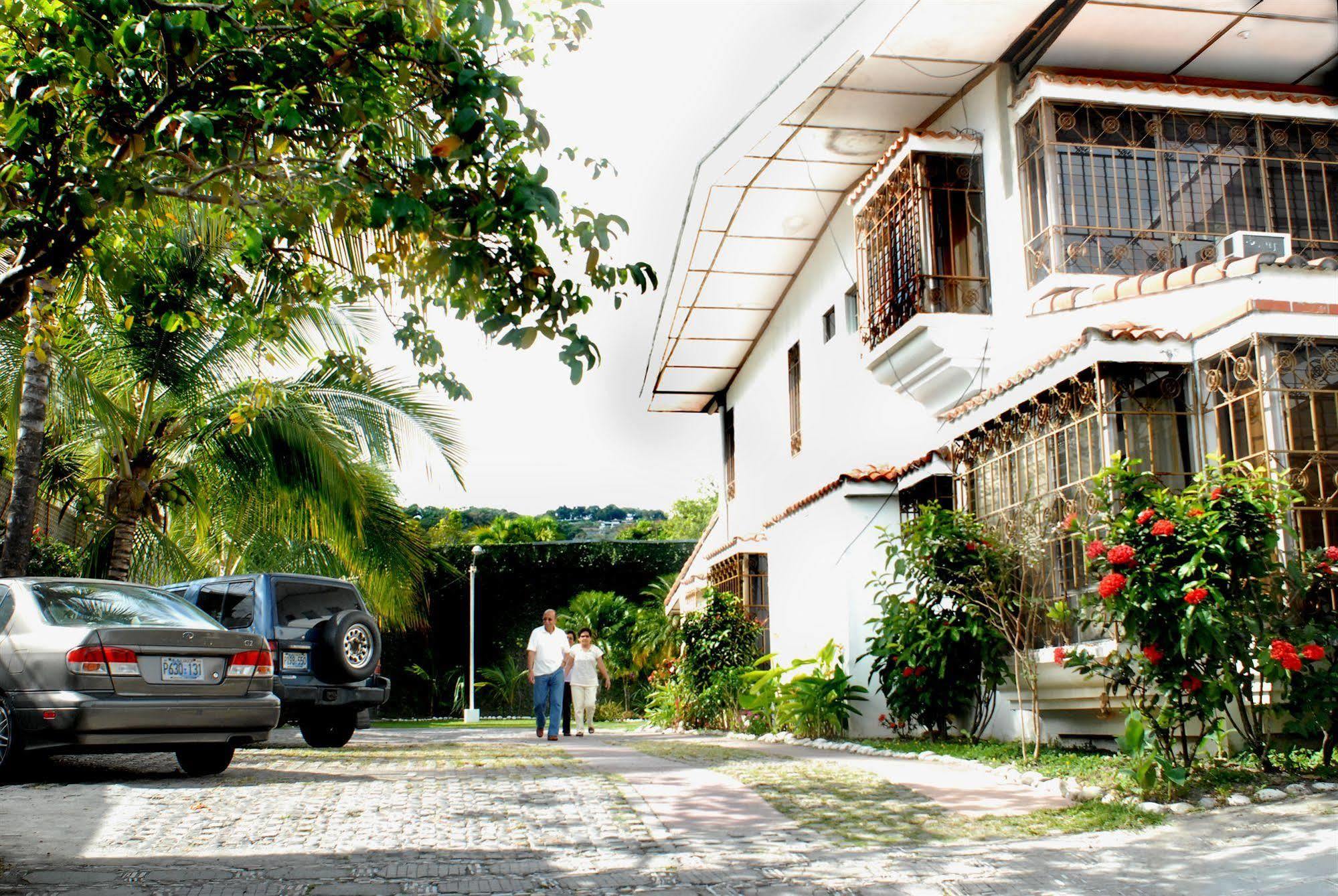 Hotel Santa Elena San Salvador Esterno foto